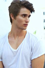 He is best known for his starring role as john booker routledge, or john b., on the netflix teen drama series outer banks. Chase Stokes