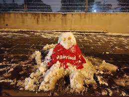 Como explicado no artigo clima em gramado, não é raro nevar em gramado e canela, na serra gaúcha. Jbe58ko60p3sym