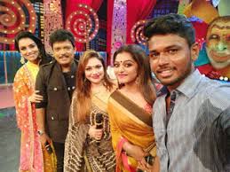 Sanju samson and wife charulatha with kerala greet kerala cm pinarayi vijayan. All Is Here Sanju Samson Gets Married To His Classmate