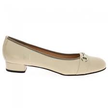 Avec plus de 770 marques et 52 000 modèles de chaussures pour femme, homme et enfant, toute la mode est sur sarenza ! Chaussures Pour Femme Pointure 45 Ballerines 45 Bottines 45 Escarpins 45 Bottes 45