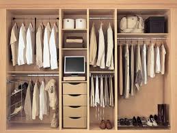 Model minimalis dengan warna natural yang simpel memberikan nuansa yang hangat di kamar anda terbuat dari bahan kayu mahoni berkualitas. 60 Model Lemari Pakaian Minimalis Desainrumahnya Com