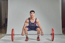 Jun 23, 2021 · 現年43歲的哈伯德，過去以男性身份參加舉重賽事，還曾是新西蘭國內男子105公斤級舉重紀錄保持人，2012年進行變性手術後，開始參加女子87公斤以上級別的賽事，並在2017年世錦賽90公斤級獲得銀牌、2019年太平洋運動會拿下2金1銀。 Ua M9xeuizvhdm