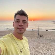 Profile for Harry Dam