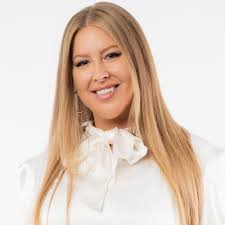 Kelsi Parenteau's Instagram, Twitter & Facebook