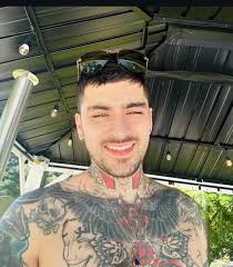 I love all of them and I would happily be in poly relationship with only  them 😂😂