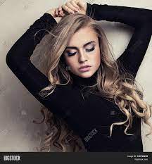 Learn how to care for blonde hairstyles and platinum color. Bild Und Foto Zu Blonde Kostenlose Probeversion Bigstock