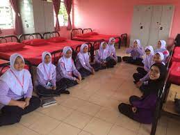 Sekolah menengah sains perempuan seremban atau juga dikenali sebagai 'science girls school' (sgs) mula memperoleh kelulusan untuk beroperasi pada 3 ogos 2013 dengan menerima seorang penyelaras (care taker) berkuatkuasa 21 ogos 2013. Sekolah Menengah Sains Perempuan Seremban