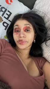 Will be fun to see meagan and cardi clash for best hiphop. Cardi B Let Kulture Do Her Makeup See The Pictures Popsugar Family