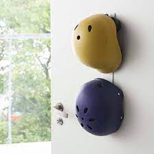 お子さまのヘルメット収納の定位置に マグネットキッズヘルメットフック タワー のご紹介です 保育園や幼稚園の送迎 お買い物などでお子さまを乗せて自転車で移動されている方も多いのではないでしょうか 意外と困るのがヘルメットの収納 置くとかさばるしなる