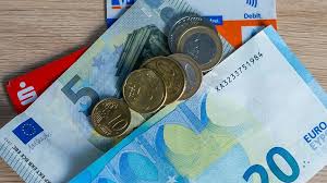 Cauta credite pentru persoane fizice, in euro (eur) pe vreaucredit.ro! Will Coronavirus Change Germans Love Of Cash Bbc Worklife