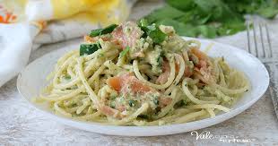 Pasta Con Crema Di Zucchine E Salmone Vale Cucina E Fantasia Ricette Ricette Pasta Al Salmone Zucchine