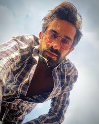 Gerardo Lara's Instagram, Twitter & Facebook