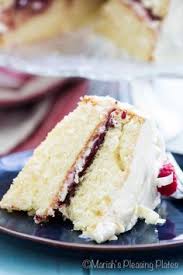 A Decadent White Chocolate Raspberry Cake Filled With Sweet Raspberry Jam And Topped With A Smooth Recette Gateau Gateau Chocolat Blanc Recette Gateau Chocolat