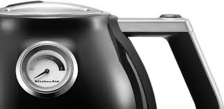 The kitchenaid artisan 5kek1522bob traditional kettle lets you boil enough water for multiple cups of tea with a generous 1.5 litre capacity. Kitchenaid Artisan Kettle Onyx Black Coolblue Before 23 59 Delivered Tomorrow