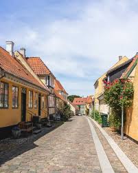 110 square miles) and, as of 1 january 2018, has a population of 12,446. Vores Tur Til Langeland Vegetarisk Hverdag Tema