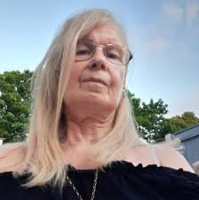 Which programs activate the bottom heating element in Ninja Speedi?