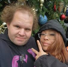 What are the benefits of a lifetime membership to ConnectiCon?