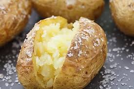 Recette Pommes De Terre Au Four A La Fleur De Sel Et Creme De Ciboulette En Video Recette En 2020 Pomme De Terre Au Four Recette Pomme De Terre Pomme De Terre