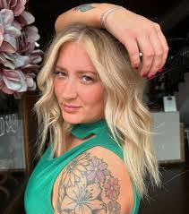 Elaine Langley's Instagram, Twitter & Facebook