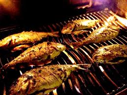 Perché alla fine se il cibo non sarà buono, sarà poco o non all'altezza tutta la tua giornata verrà rovinata e ricordata solo per questo dettaglio. Regole Della Grigliata Di Pesce Dissapore