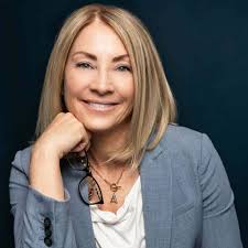 Amy Bateman's Instagram, Twitter & Facebook