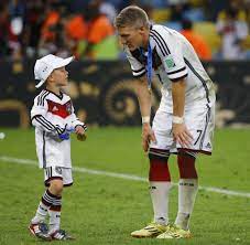 Nach dem triumph schickt er eine emotionale botschaft an den inhaftierten uli hoeneß. Fussball Wm 2014 Blutkrieger Schweinsteiger Macht Ganz Deutschland Happy Welt