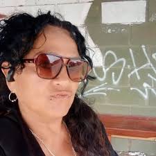 Esta noche, pienso entrar en un restaurante y simulando que hablo con  alguien por teléfono, gritaré: si, tu marido está aquí! A ver cuantos salen  corriendo...