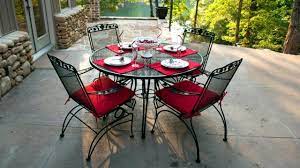 A wide range of garden chairs are available in wood, metal, cast aluminium, natural wicker, resin or plastic material. Metal Garden Chairs With Playful Details Wrought Iron 20 Ideas Interior Design Ideas Ofdesign