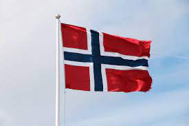 I maidagene 1821 vedtok stortinget det norske flagget vi kjenner i dag. Uenige Om Rodfargen I Det Norske Flagget