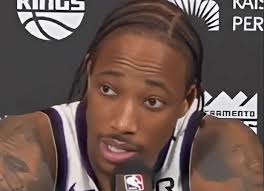 Bromance Over: Drake Tosses DeMar DeRozan's Jersey in the Crowd as Tensions  Flare Over Kendrick Lamar Allegiance [Video]