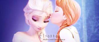 Elsanna S Kiss By Meowxiaoshou On Deviantart Disney Princess Wallpaper Female Cartoon Characters Disney Pictures