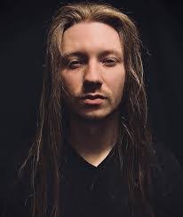 Carolina Dill's Instagram, Twitter & Facebook