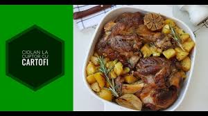 In putin ulei (sau unt topit la temperatura camerei) se adauga sare si piper si se amesteca bine pana cand se obtine o pasta. Ciolan La Cuptor Cu Cartofi Bucataresele Vesele Youtube