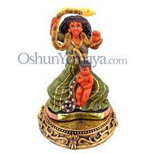 A ella se acude para pedir que santa marta poderosa, amada y respetada virgen de la serpiente, tú que sálvate a un niño de la muy segura muerte, ya que está envuelto por una. Santa Marta La Dominadora Oshun Yemaya