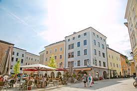 Ein reißender strom flutet eine stadt in österreich. Home Hallein