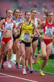 Am ende des tages, im letzten wettkampf zeigte dann der junge carsten schlangen einen 1500 meter lauf, mit dem keiner gerechnet hatte. Datei 2018 Dm Leichtathletik 1500 Meter Lauf Frauen By 2eight 8sc0047 Jpg Wikipedia