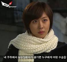 Giúp em cách đan khăn giống trong phim này với ạ