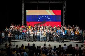 El lanzamiento oficial del frente amplio fue realizado el 21 de enero de 2017 en un acto en la universidad de santiago de chile.en dicha ocasión se presentó su sitio web, algunos principios clave y se anunció la inscripción de candidatos a las primarias presidenciales y parlamentarias que se llevarán a cabo en julio, mismo mes en que se presentarán sus bases programáticos. Frente Amplio Venezuela Libre Reitera Su Apoyo Al Paro Nacional Analitica Com