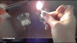 Склоняясь надо мной, когда я зажигаю спички