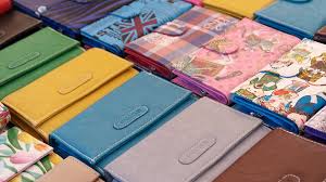 Anda bercadang untuk memberikan hadiah kepada cikgu kesayangan anda sempena hari guru, perpisahan atau mungkin hari ulang tahunnya ? Hadiah Yang Cocok Untuk Guru Perempuan Pintar Mencocokan