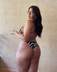 Her luscious form unveiled in stunning detail