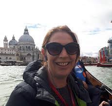 Lisa Hamblin's Instagram, Twitter & Facebook