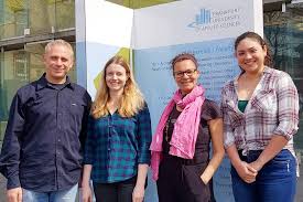 La última de las libertades humanas, elegir la actitud de uno en cualquier conjunto de circunstancias, es elegir el propio camino. Frankfurt Dank Bids Programm Zum Studium An Main Und Oder Pasch Initiative