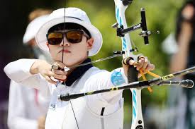 양궁 혼성전에서 김제덕, 안산 선수가 도쿄올림픽 대한민국 선수단에 첫 금메달을 안겼습니다. Socnsll4q Fvpm