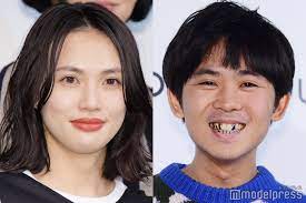 オカモトレイジ、妻・臼田あさ美が「家で一生セブチ見てる」仲良しエピソードに「可愛い2人」の声 - モデルプレス