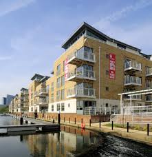 It takes an average of 39m to travel from brentford to london by train, over a distance of around 8 miles (13 km). Brentford Hidden London