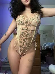 Hotblockchain Emily Cocea cryptobaddie1 Photos 1 - Ibradome