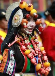 Going to Tibet"-The Khampa ornament in eastern Tibet is worth millions, and  everyone is so proud - iNEWS