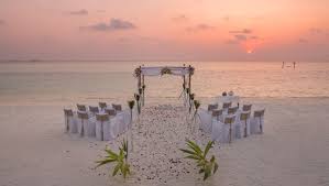 Have your wedding on the beach, exchanging your vows on the white sand as the waves crash against the shore. Anantara Dhigu Maldives Resort Ceremony Venues Maldives Destination Wedding Venues Packages My Overseas Wedding