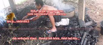 Nasi sudah menjadi bubur perbuatan yang sudah terlanjur terjadi dan tidak dapat diperbaiki lagi. Peribahasa Menang Jadi Arang Kalah Jadi Abu